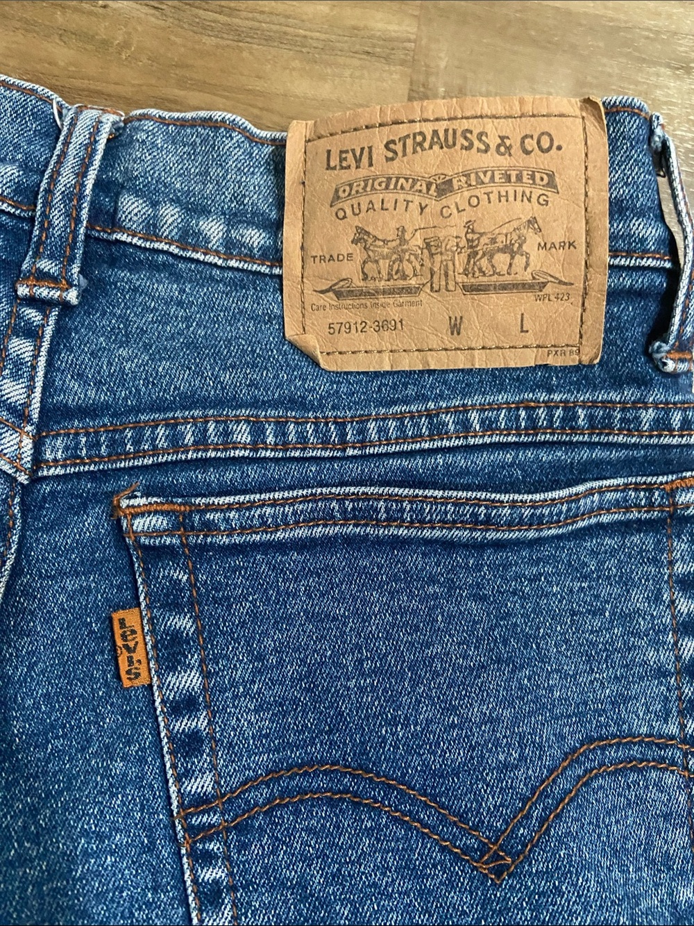 Y2K Levi's High-Rise Jeans in Classic Blue Denim - Picture 8 of 8